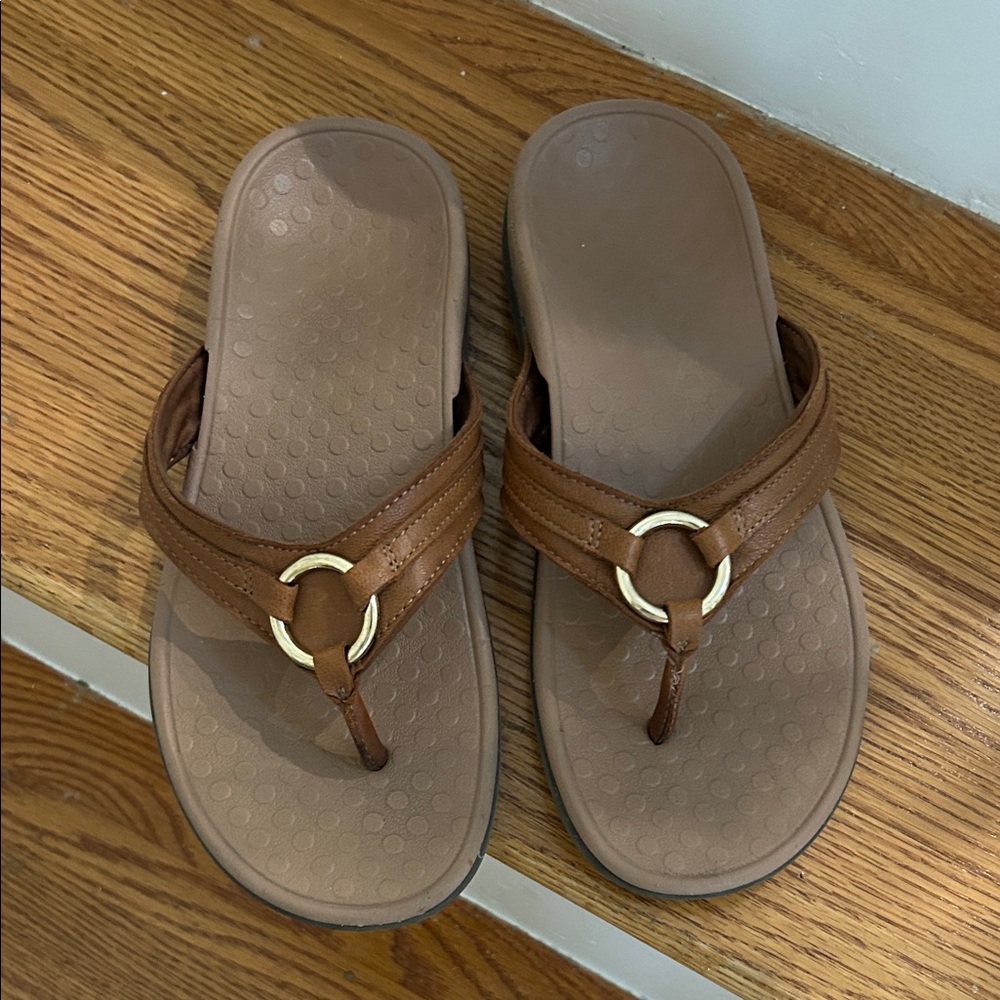 Vionic Leather Sandals